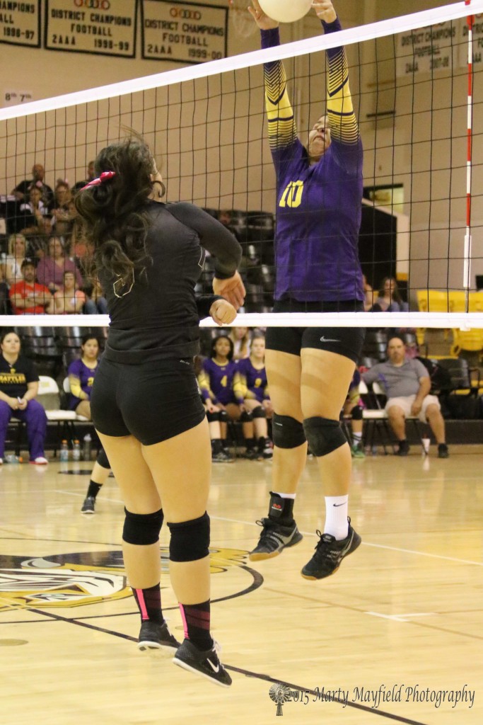 Lady Rattler Melissa Gardea makes the block as Sophia Maddaleni makes the hit over the net