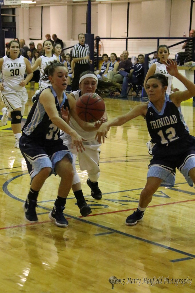 Raton’s Estrella Vargas tries to head down the lane as Cameron Gomez (12) and Shaylynn Choate (31) get in the way for the steal during second round TSJC Tourney action.