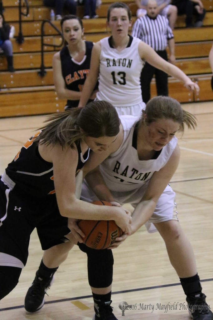 Its a struggle for the ball as Amber Crisp and Jadyn Walton tussle away till the whistle blows and the ref calls a tie ball. 