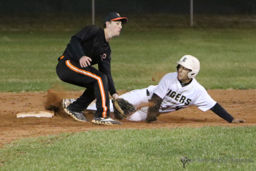 Another close one at second and Brandon Luksich is called safe as he slides into second before Carson Vandiver can make the tag.
