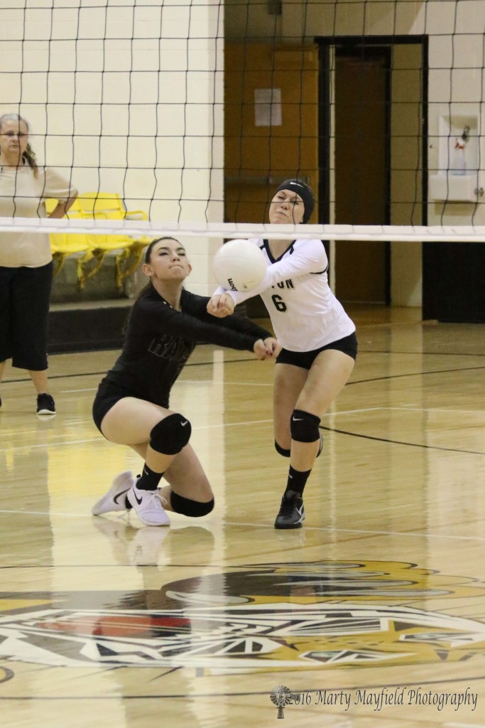 Neveah Ortiz and Alexis Romero go for the pass during the JV game against Peñasco Thursday evening.