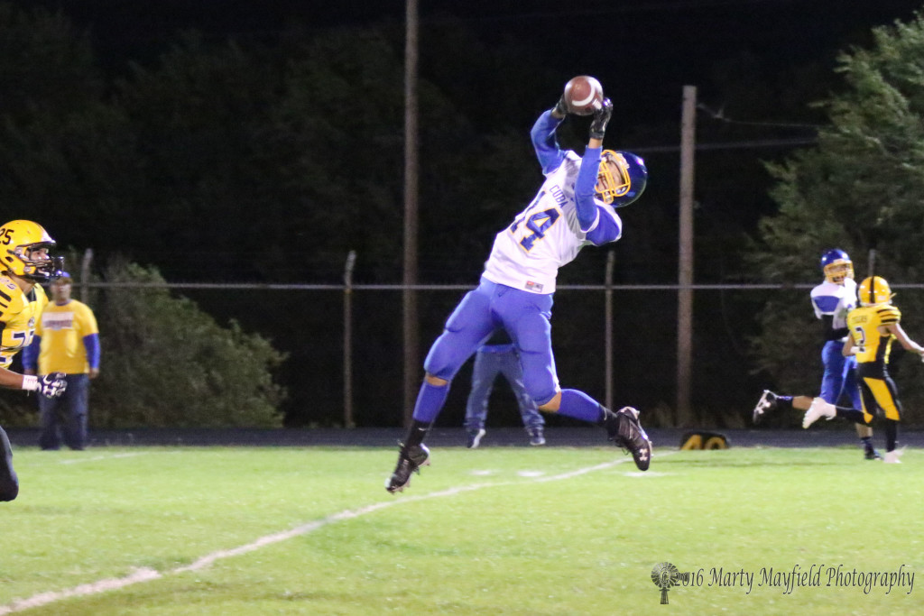 Orion Putman goes up for the grab but would later lose the ball when Jonathan Cabriales would knock the ball loose giving Raton the ball back deep in their own territory. 