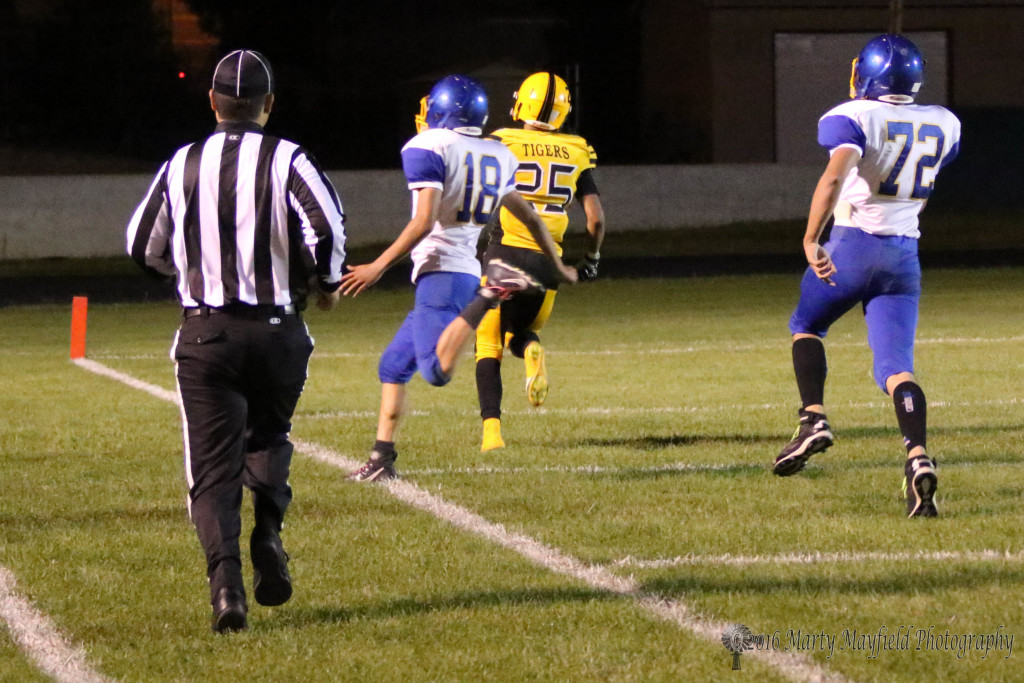 Jonathan Cabriales takes it home as he scrambles for the end zone and another Raton score.