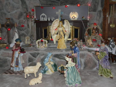 Retired Christmas Around the World Nativity Light..